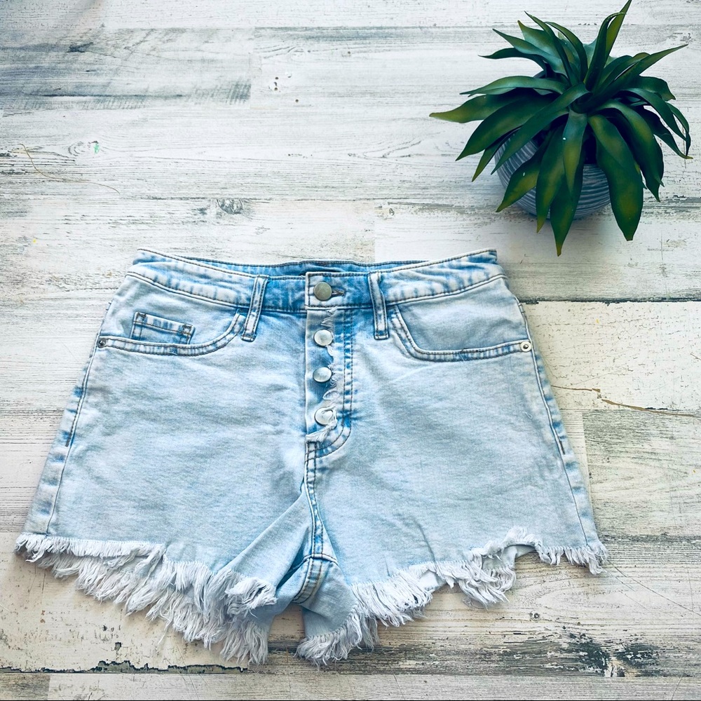 Wild Fable size 4 light wash cut off shorts